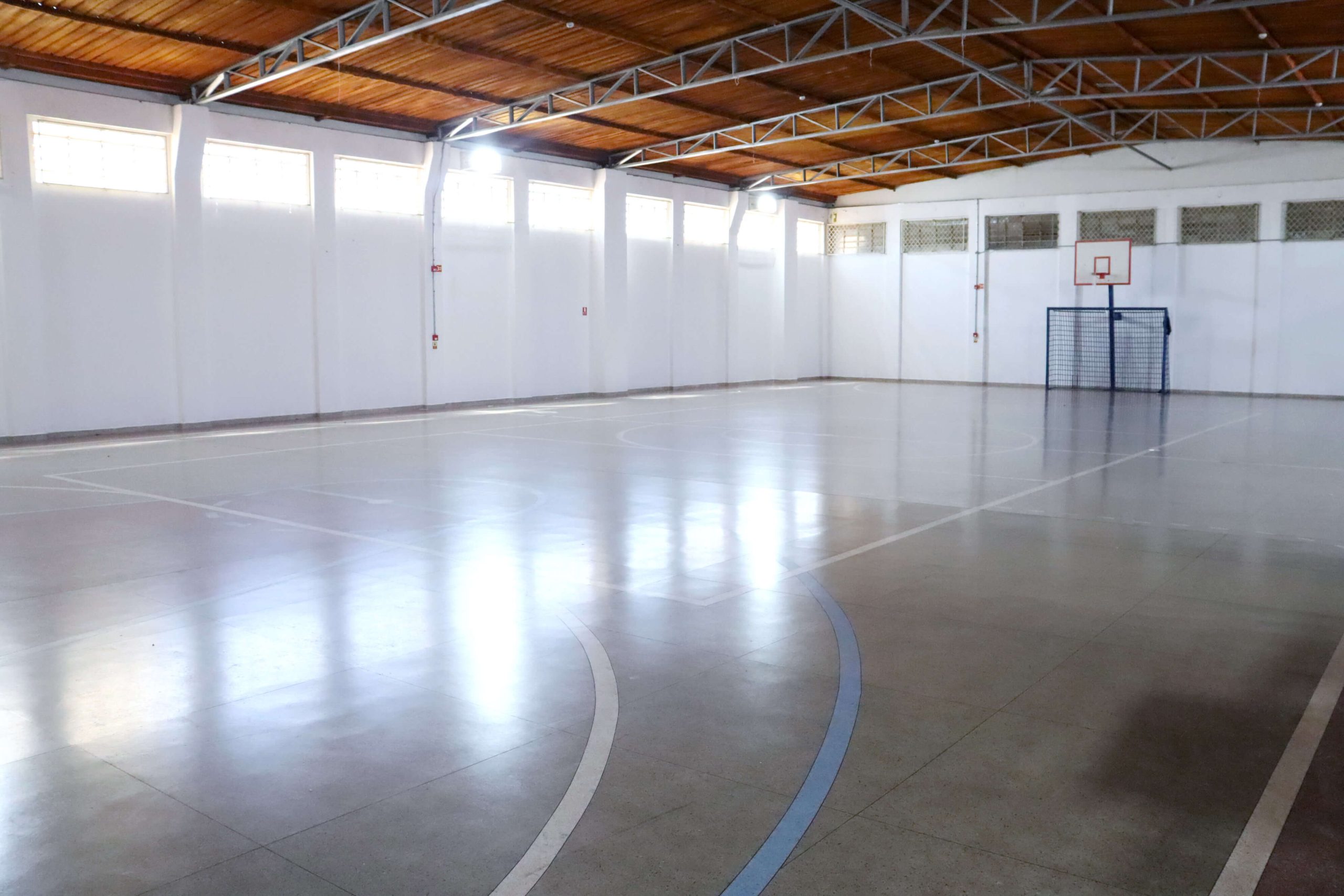 Quadra poliesportiva superior